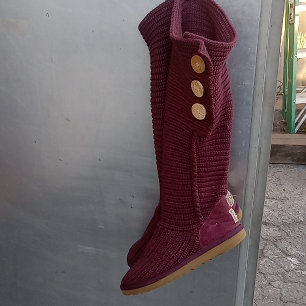UGG Cardy Knit Burgundy size 8, boots